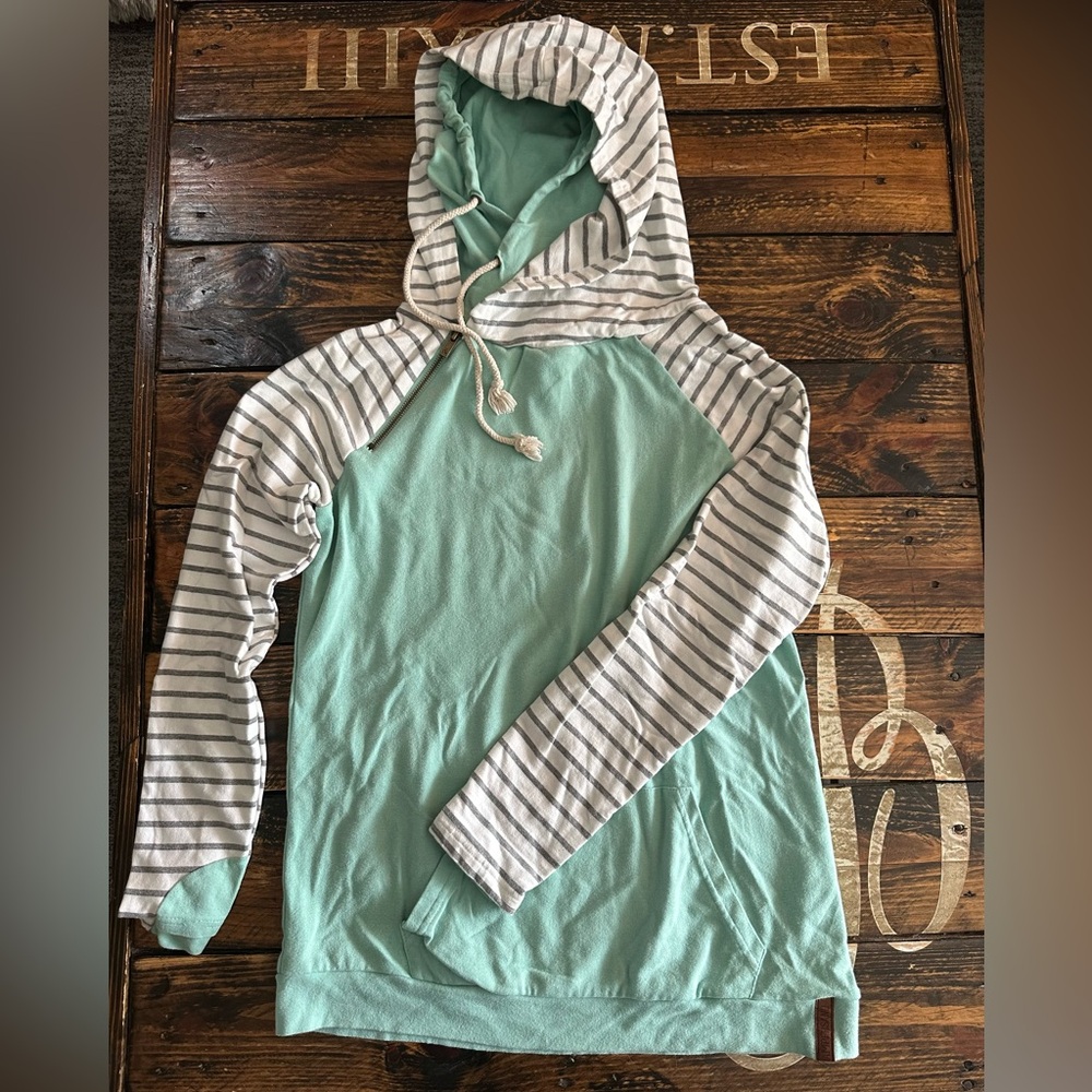 Ampersand Double Hood pullover. Lightweight material. Size L